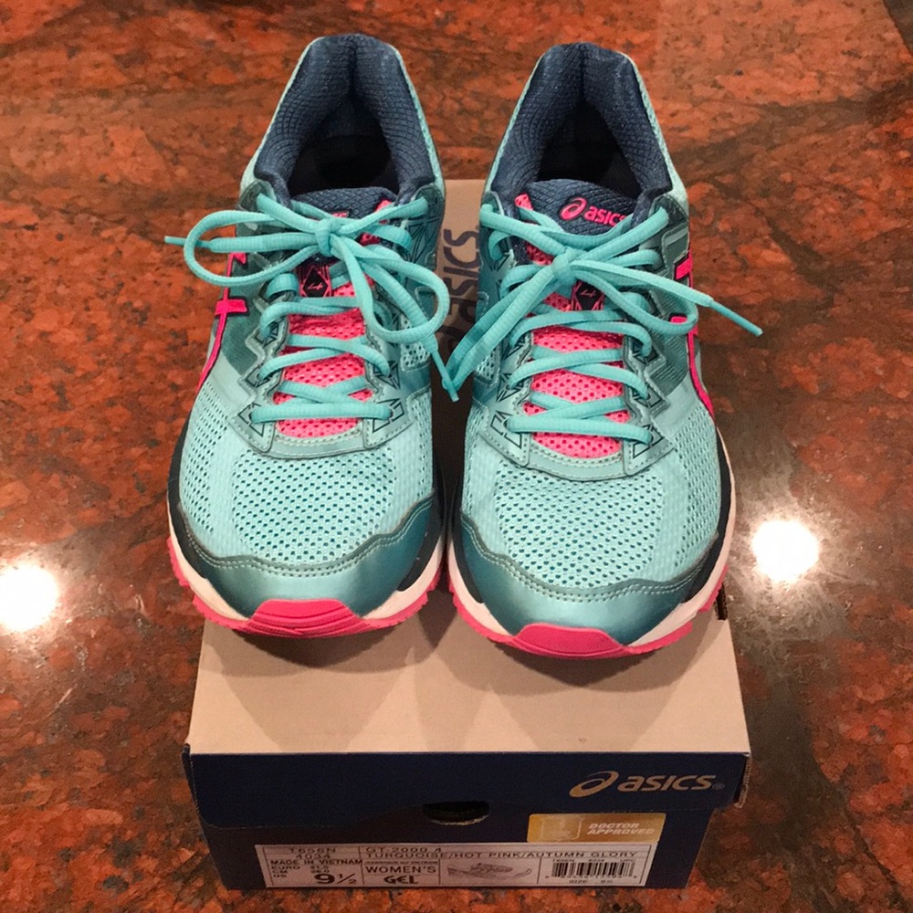 ASICS Women’s GT2000 4